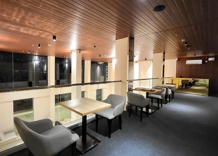 6Ix Seashore Hotel